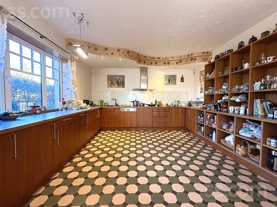 Planīcas 13, Rīga — maja