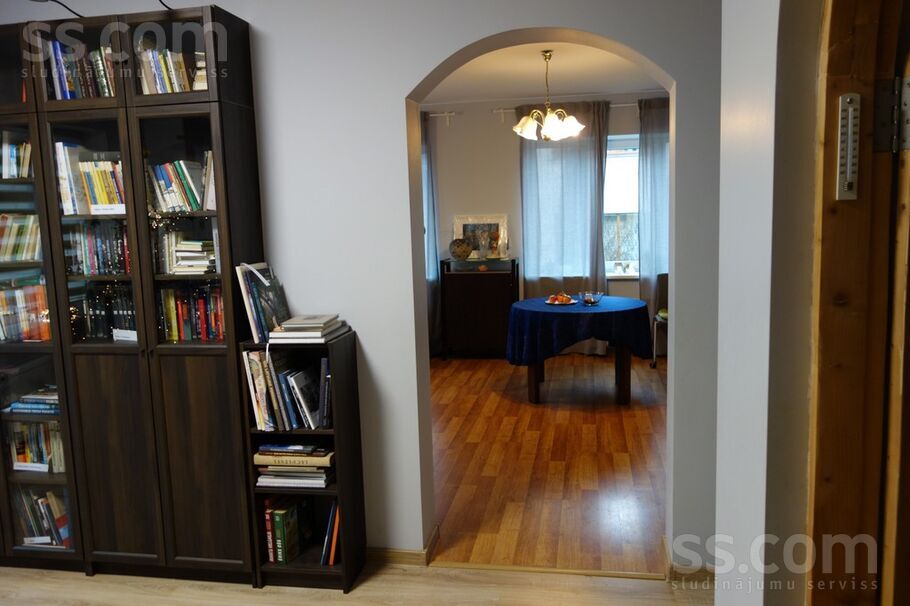 Upeņu iela 10, Rīgas rajons, Sigulda — maja