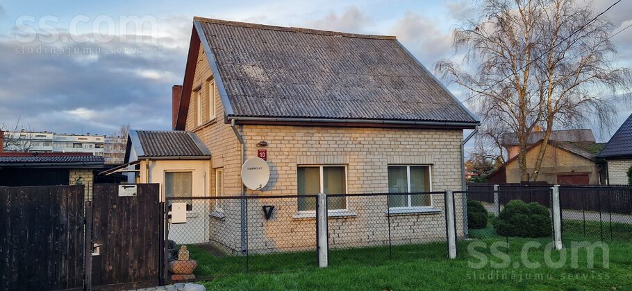 Vasaras 10, Jelgava un raj., Jelgava — maja