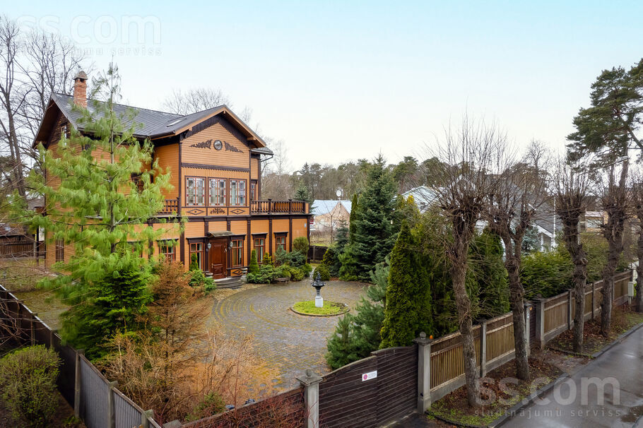 Omnibusa iela 8b, Jūrmala — maja