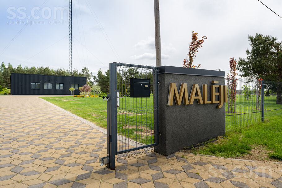 Malēji, Trenči, Rīgas rajons, Babītes pag. — maja