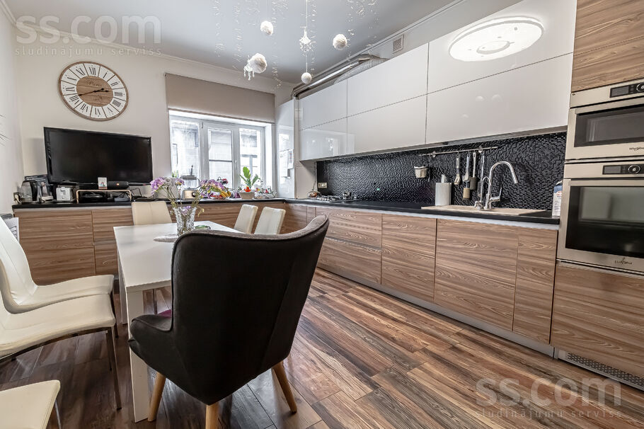 Zileņu 8, Rīga — maja