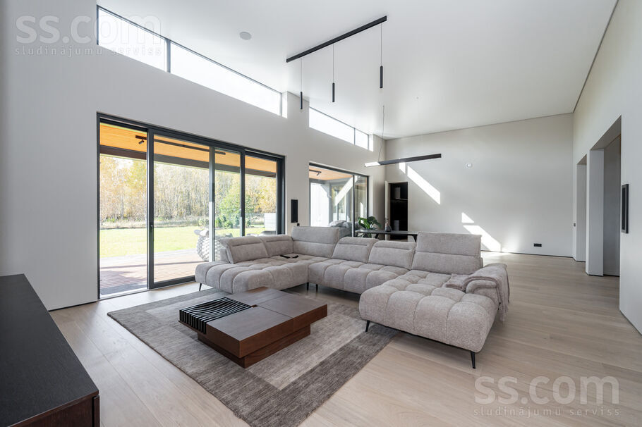 Mežavēju iela 8, Mārupe, Rīgas rajons, Mārupes pag. — maja