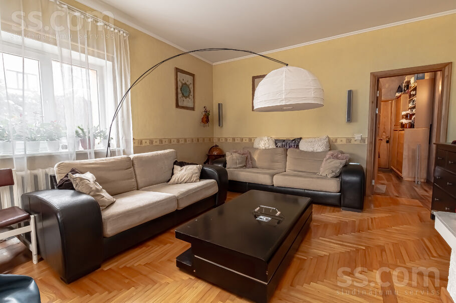 Zileņu 8, Rīga — maja