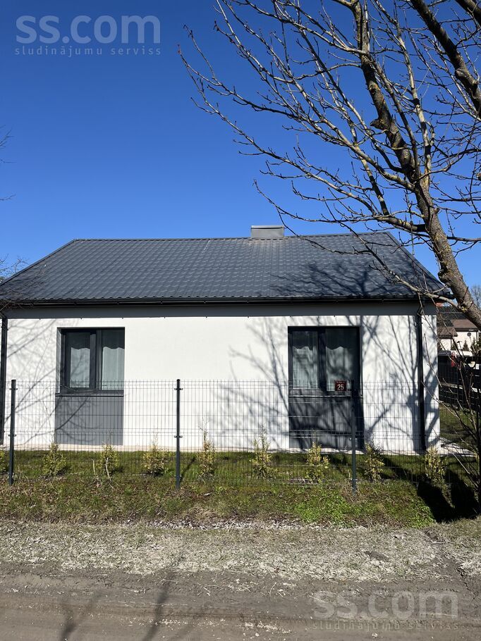 Gaismas iela 25, Jelgava un raj., Jelgava — maja