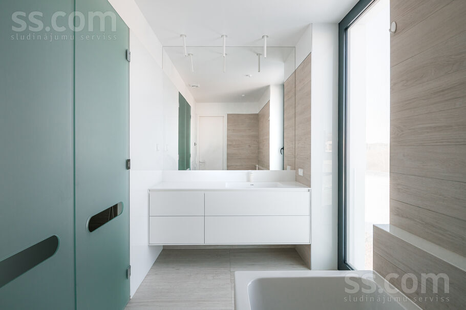 Jaunā Mežaparka 42, Rīga — maja