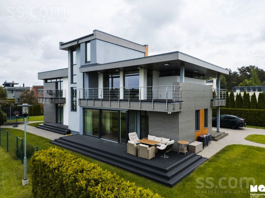 Laipu iela 2, Jūrmala — maja