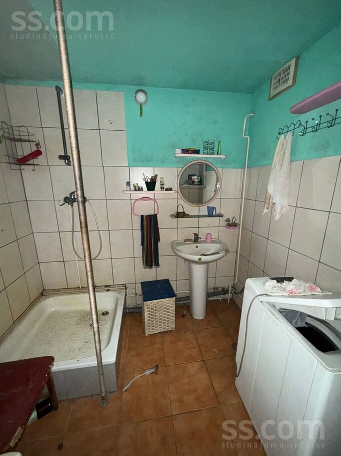 Ābeļziedi, Zūras, Ventspils un raj., Vārves pag. — maja