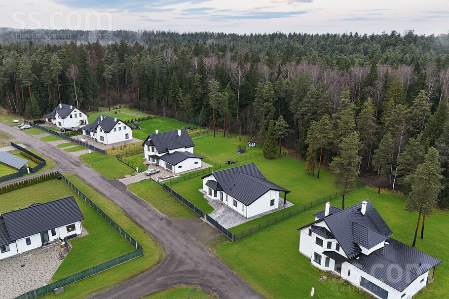 Melleņu iela 14, Ogre un raj., Ogre — maja