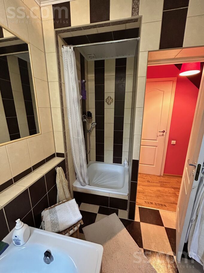 Viršu 20, Piņķi, Rīgas rajons, Babītes pag. — maja