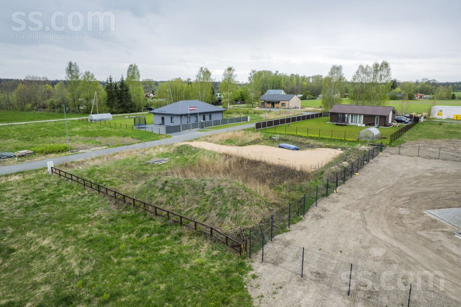 Pumpuru iela 11, Birznieki, Rīgas rajons, Ādažu nov. — zeme