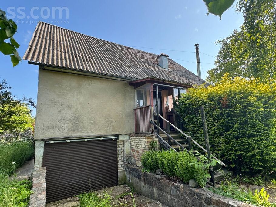 Ābeļziedi, Zūras, Ventspils un raj., Vārves pag. — maja