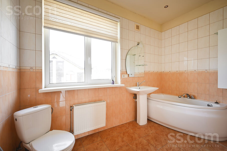 Kalnu iela 25bk-2, Jūrmala — maja