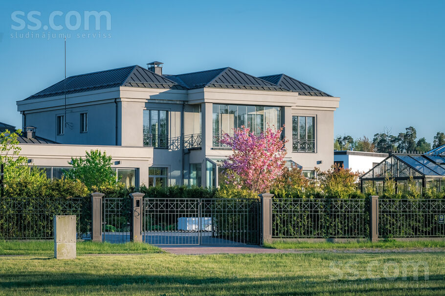 Jaunā Mežaparka 5, Rīga — zeme