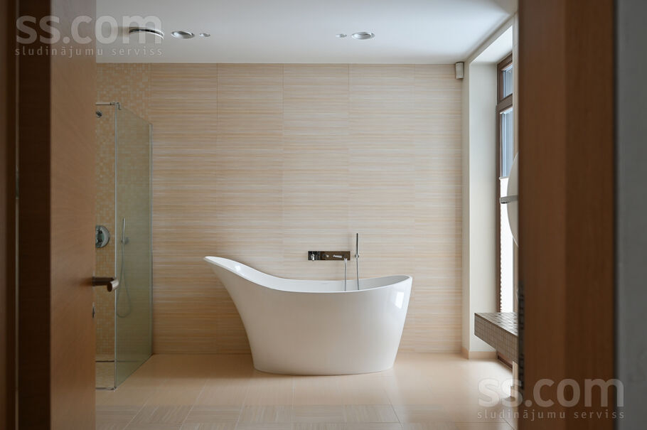 Katrinas 8, Baltezers, Rīgas rajons, Garkalnes nov. — maja