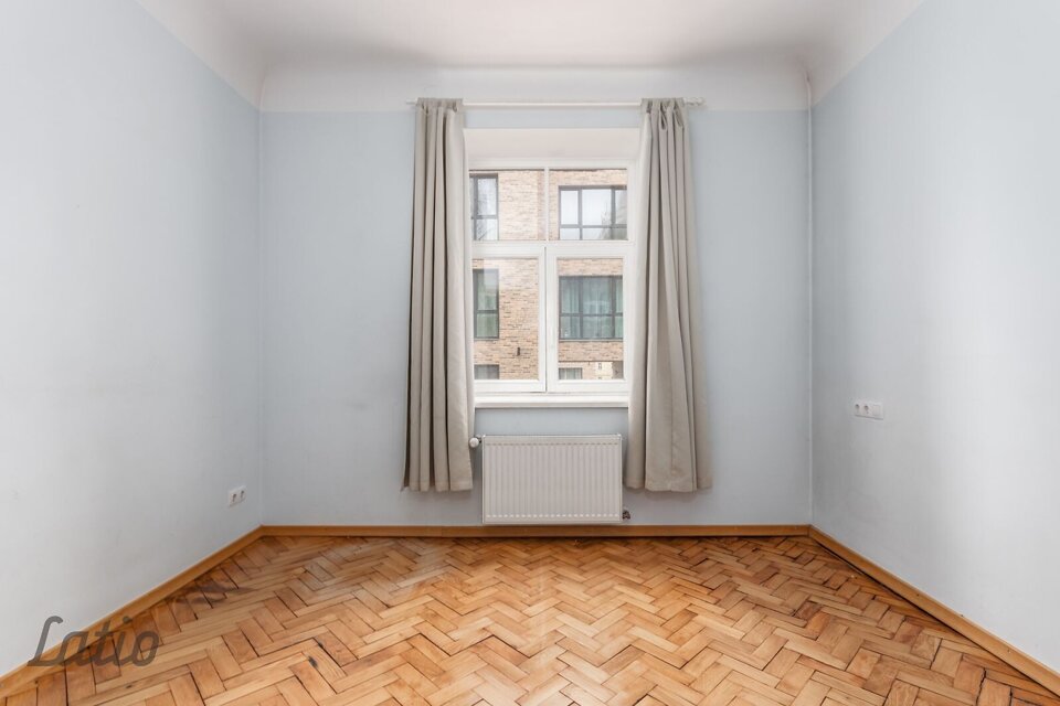 Sparģeļu iela 10, Rīga