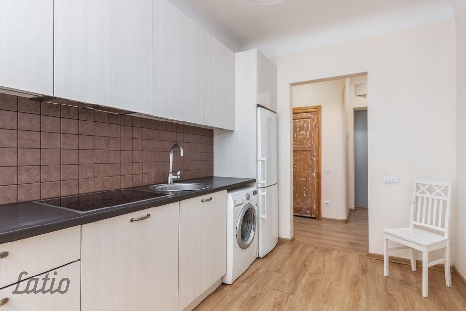 Sparģeļu iela 10, Rīga