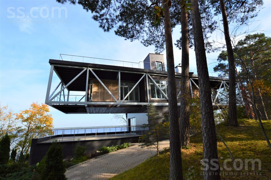 Ezermalas 44, Rīga — maja