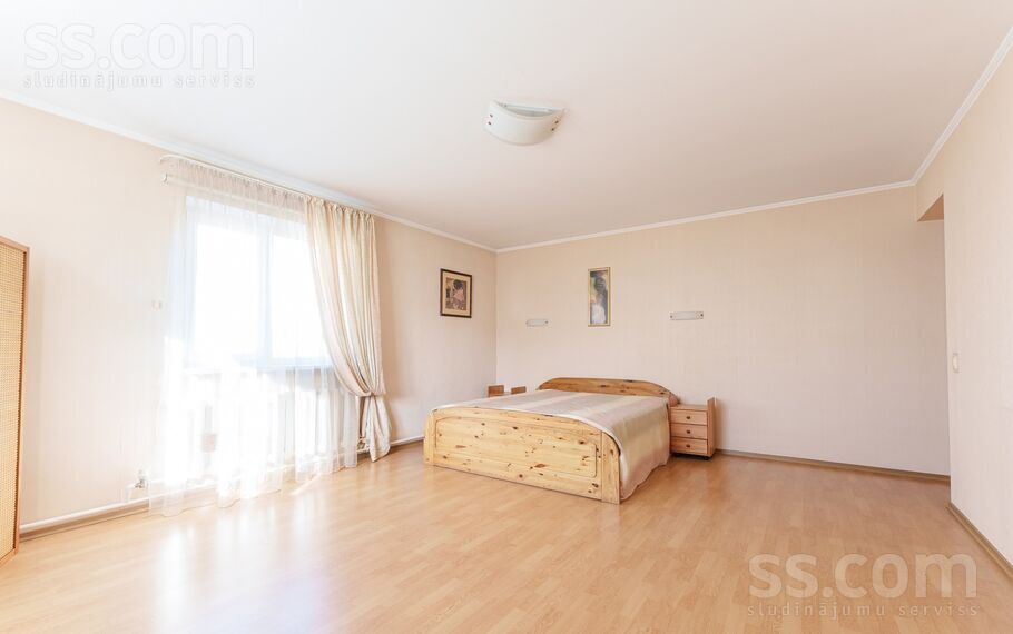 Zileņu, Rīga — maja