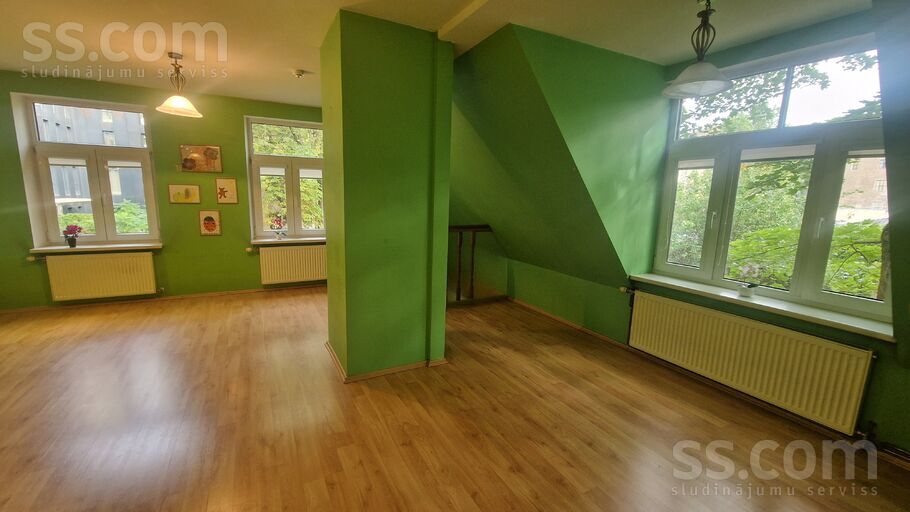 Birznieka-Upīša 15, Rīga — maja