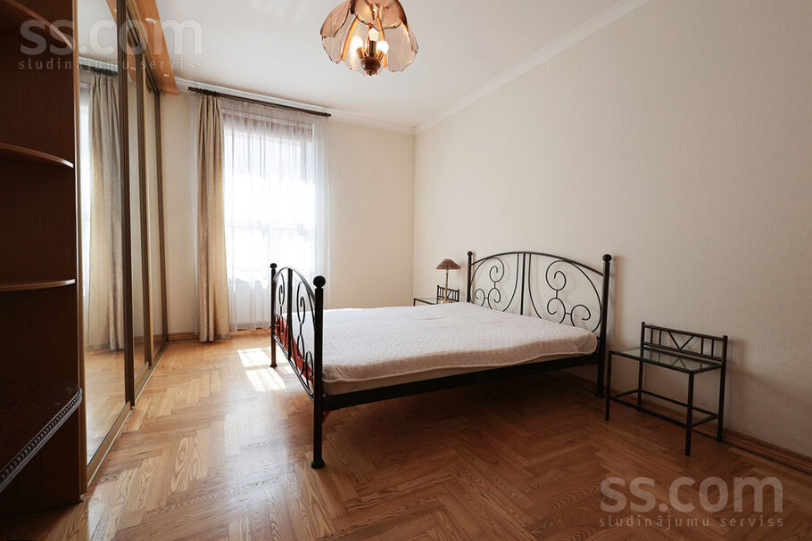 Raiņa bulv. 3, Rīga — dzivoklis