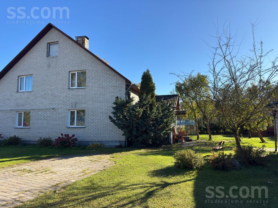 Zaļenieku 11, Rīga — maja