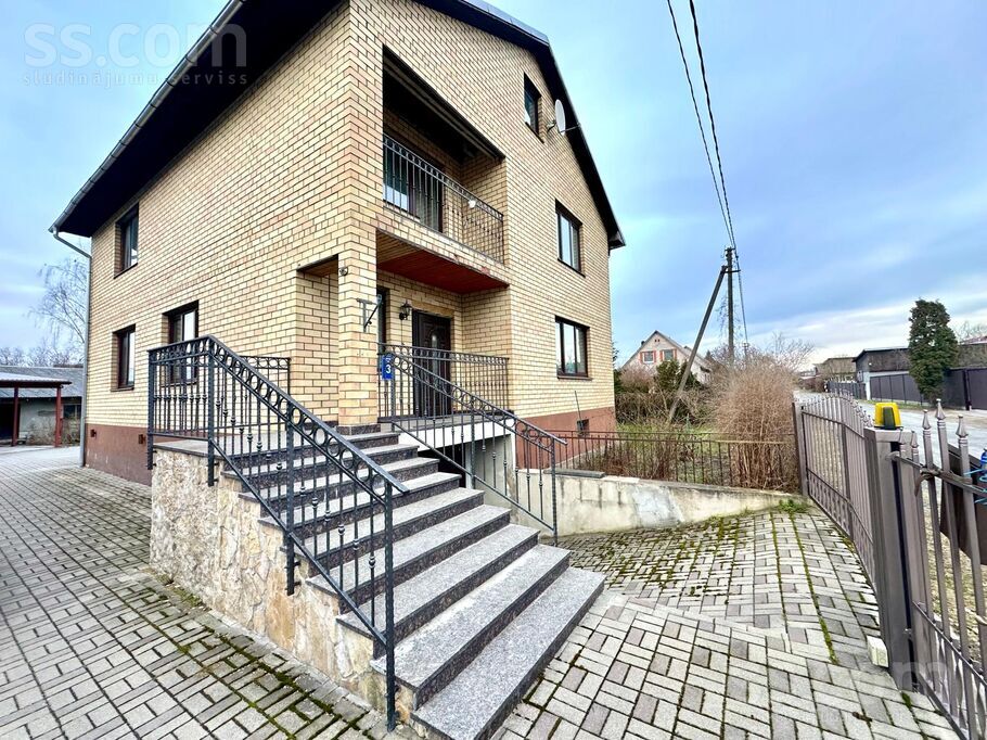 Lakstīgalu 3, Vālodzes, Rīgas rajons, Stopiņu nov. — maja