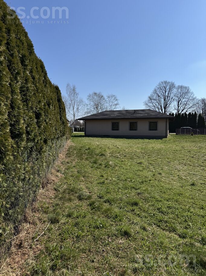 Bērzu iela 11, Iecava, Bauska un raj., Iecavas nov. — maja