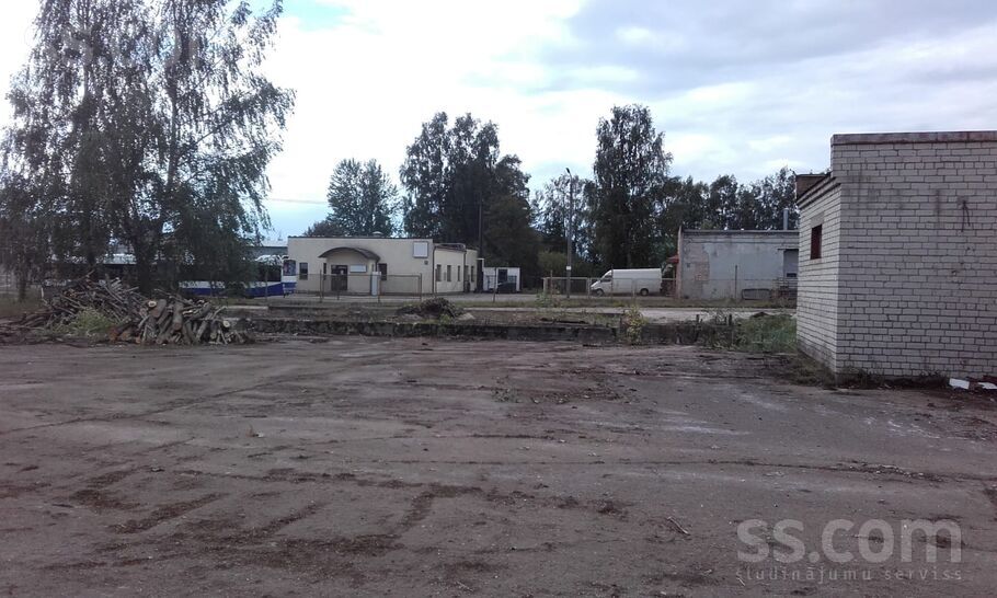 Traleru 15, Rīga — zeme