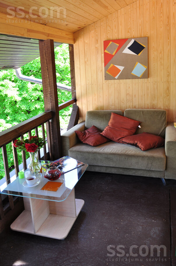 Bruņinieku 79, Rīga — maja