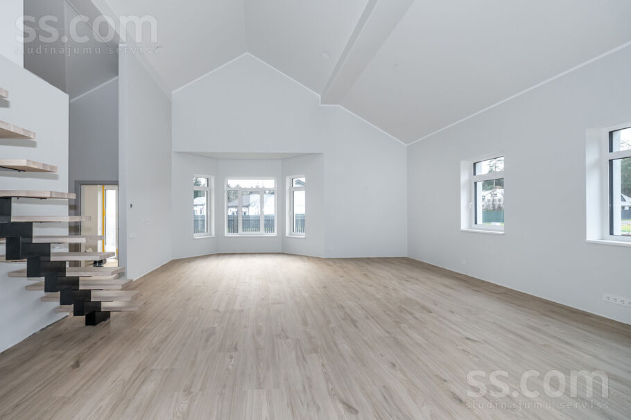 Melleņu iela 14, Ogre un raj., Ogre — maja