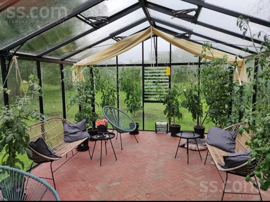 Plūmes/oāzes, Mazirbe, Talsi un raj., Kolkas pag. — maja