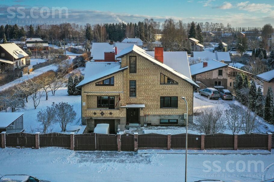 Upeņu iela 10, Rīgas rajons, Sigulda — maja