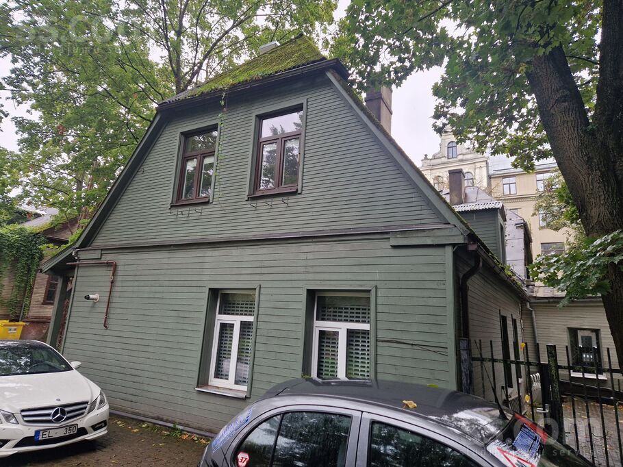 Birznieka-Upīša 15, Rīga — maja