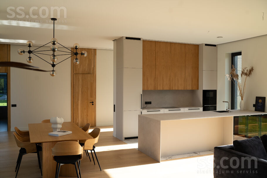 Viktorijas, Dzilnuciems, Rīgas rajons, Babītes pag. — maja