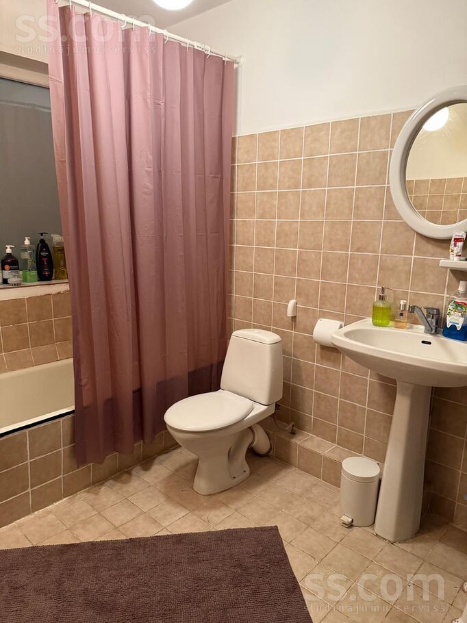 Augstienes, Rīga — maja