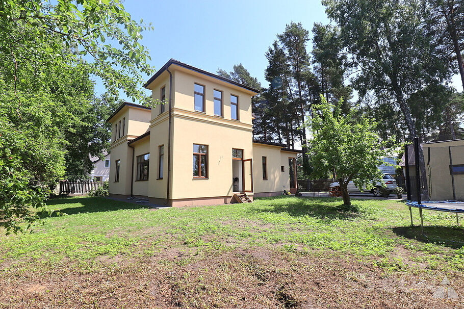 Puķu iela 62, Jūrmala — maja