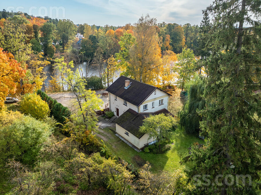 Krasta, Ogre un raj., Ogre — maja