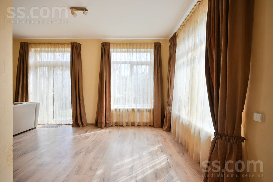 Kalnu iela 25bk-2, Jūrmala — maja