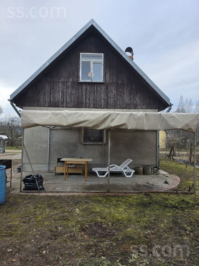 Lades 8, Dzērumi, Rīgas rajons, Ķekavas pag. — maja