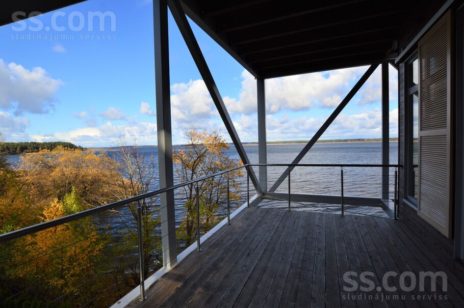 Ezermalas 44, Rīga — maja