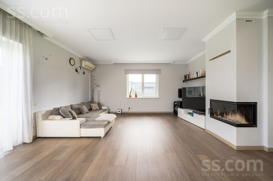 Silaputniņu iela, Mārupe, Rīgas rajons, Mārupes pag. — maja