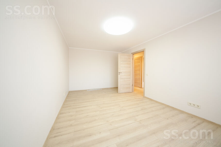 Viestura laukums 7, Viestura laukums, Valmiera un raj., Valmieras pag. — dzivoklis