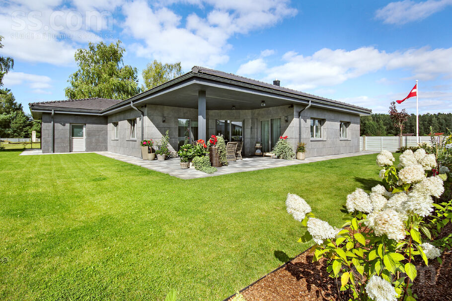 Sebru, Sēbruciems, Rīgas rajons, Babītes pag. — maja