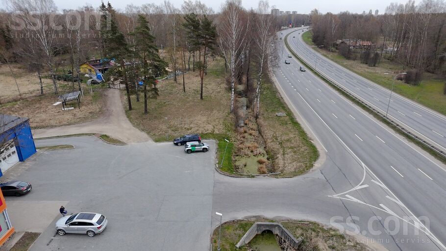 Ulmaņa g. 182, Rīga — zeme