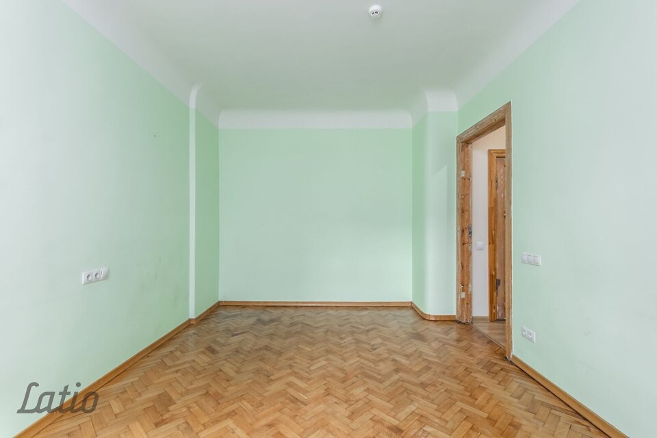 Sparģeļu iela 10, Rīga