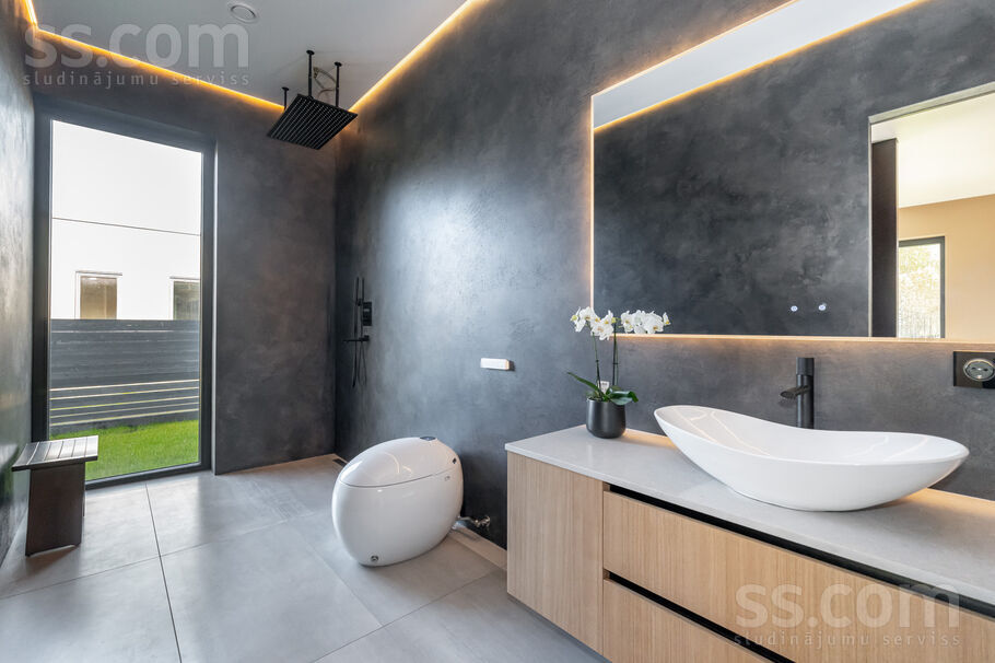 Mežavēju iela 8, Mārupe, Rīgas rajons, Mārupes pag. — maja