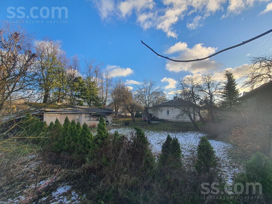 Kārsavas 33, Rīga — maja