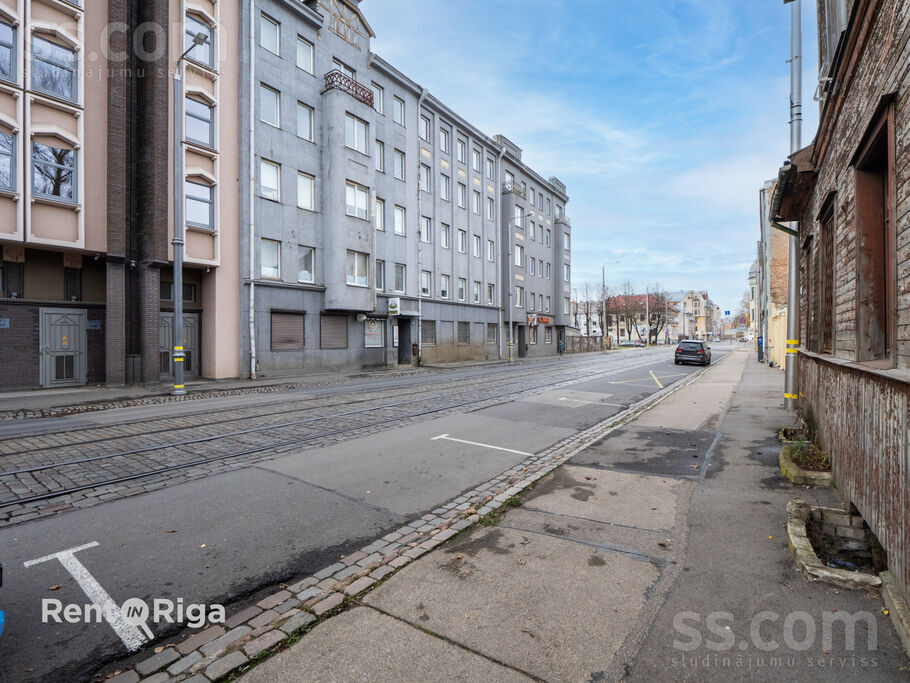 Lastādijas 42, Rīga — maja