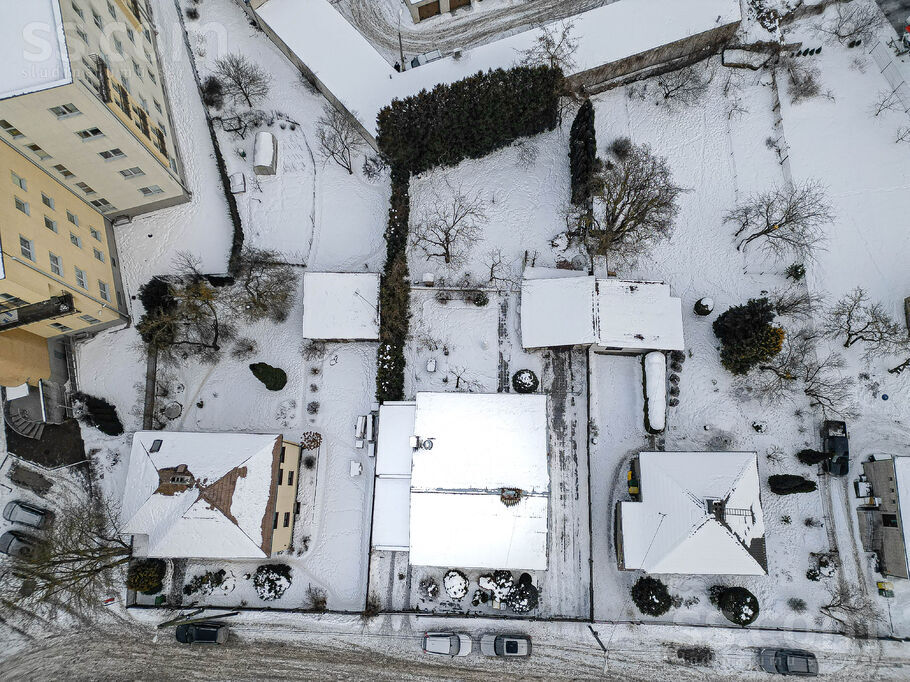 Zileņu 8, Rīga — maja